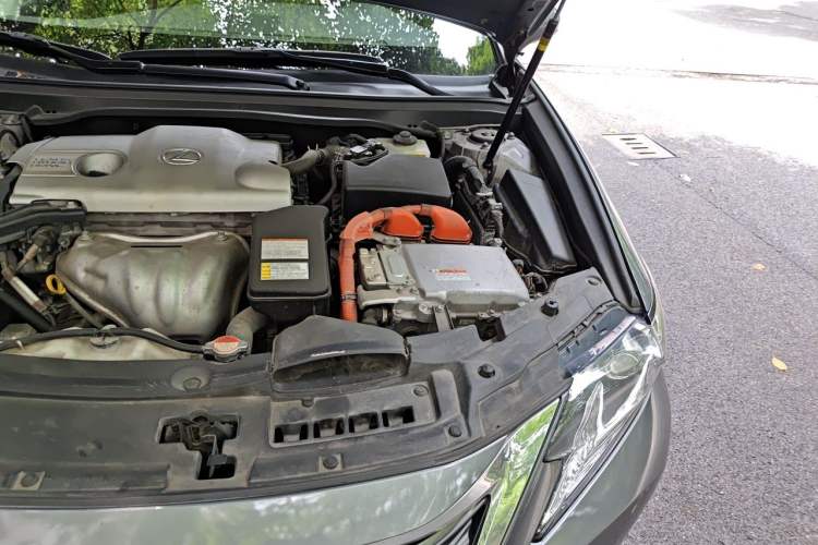 Used Lexus ES 2015 300h Comfort Edition Engine Bay Left