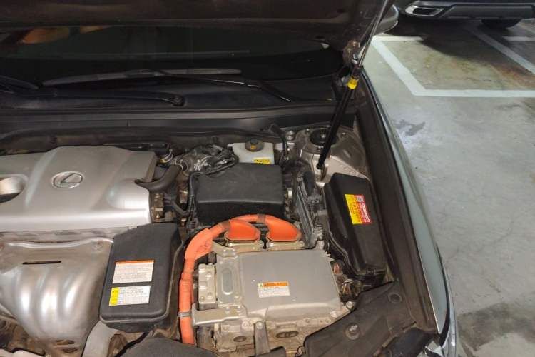 Used Lexus ES 2015 300h Comfort Edition Engine Bay Left