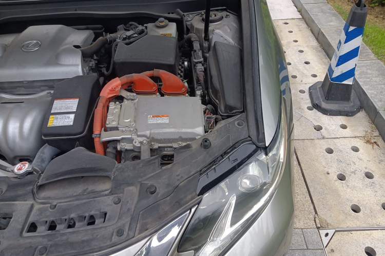 Used Lexus ES 2015 300h Comfort Edition Engine Bay Left