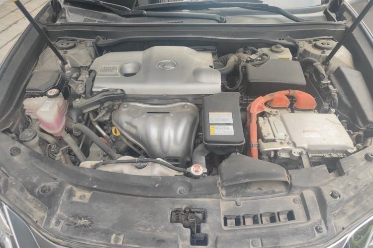 Used Lexus ES 2015 300h Luxury Edition Engine Bay