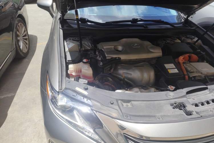 Used Lexus ES 2015 300h Comfort Edition Engine Bay Right