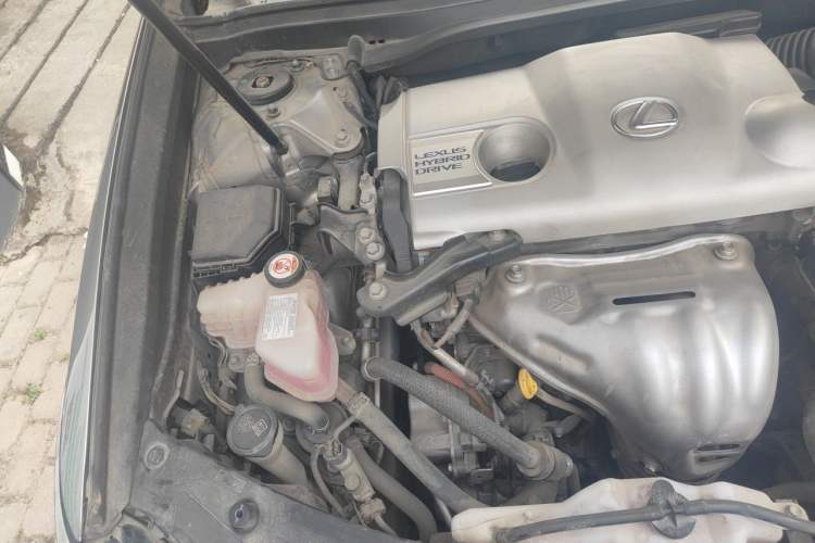 Used Lexus ES 2015 300h Luxury Edition Engine Bay Right