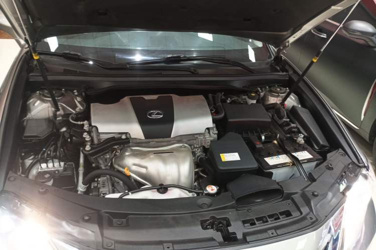 Used Lexus ES 2015 200 Elite Edition Engine Bay