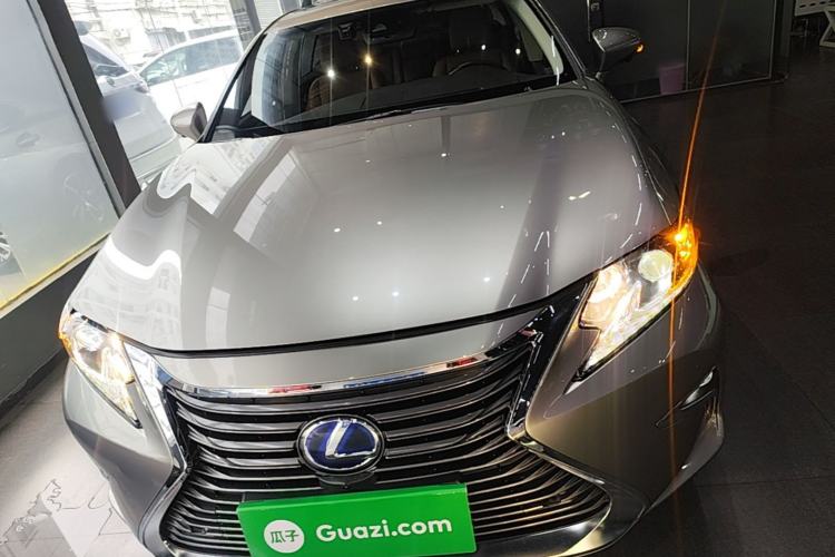 Used Lexus ES 2015 300h Comfort Edition Front