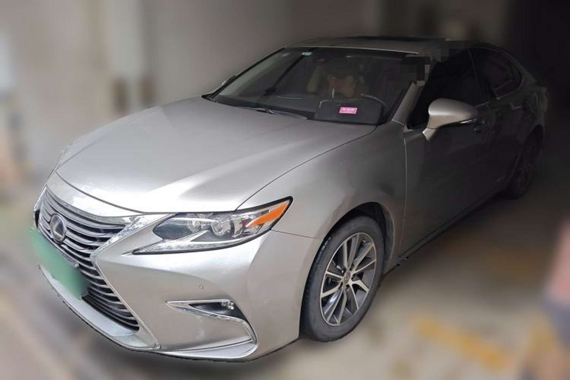 Used Lexus ES 2015 300h Comfort Edition Front Left 45 Deg