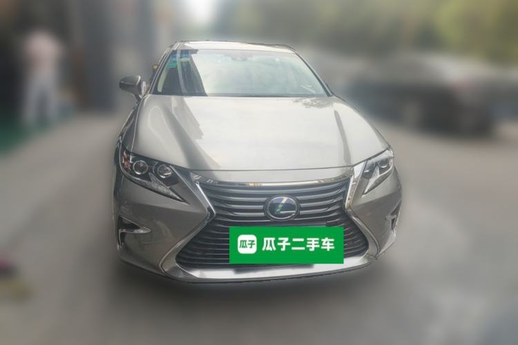 Used Lexus ES 2015 300h Luxury Edition Front