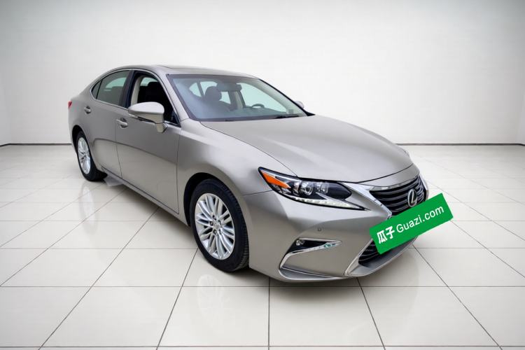Used Lexus ES 2015 200 Elite Edition Front Right 45 Deg