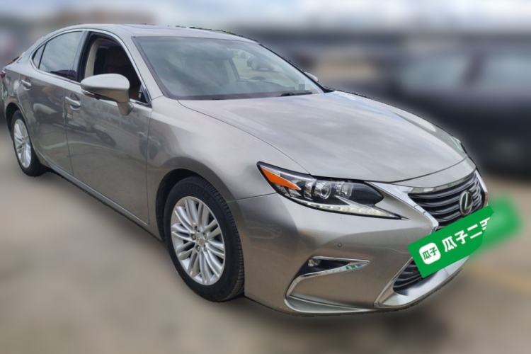 Used Lexus ES 2015 200 Elite Edition Front Right 45 Deg