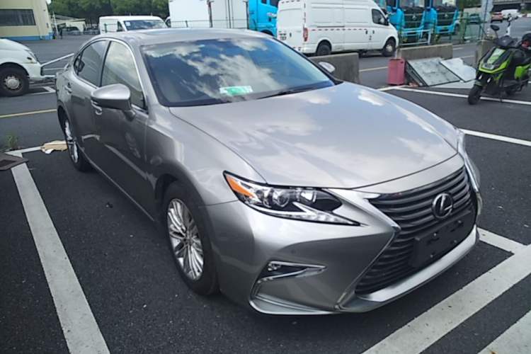 Used Lexus ES 2015 200 Elite Edition Front Right 45 Deg