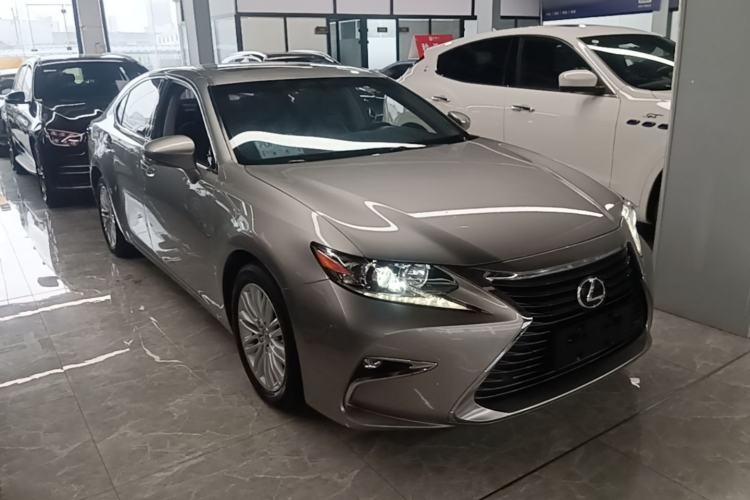 Used Lexus ES 2015 200 Elite Edition Front Right 45 Deg