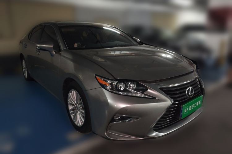 Used Lexus ES 2015 200 Elite Edition Front Right 45 Deg