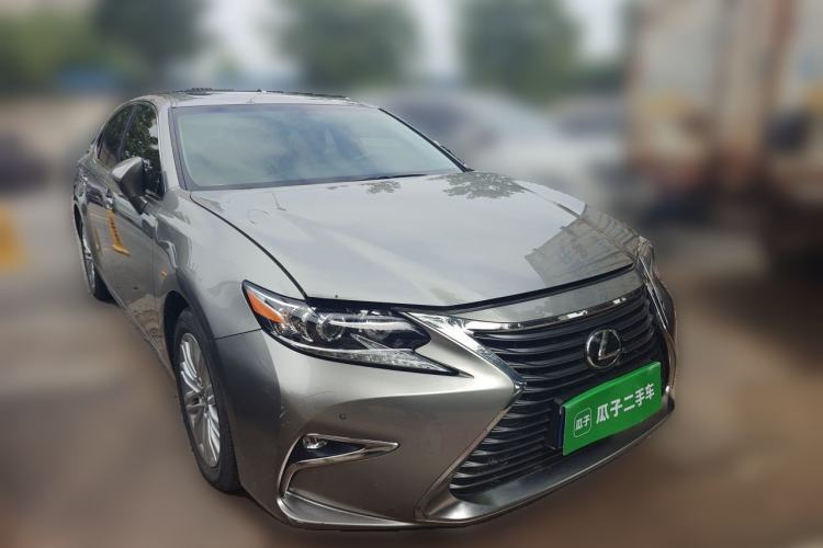 Used Lexus ES 2015 200 Comfort Edition Front Right 45 Deg