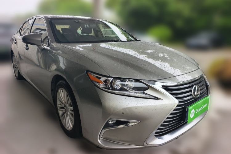 Used Lexus ES 2015 200 Elite Edition Front Right 45 Deg