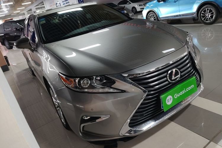 Used Lexus ES 2015 200 Elite Edition Front Right 45 Deg