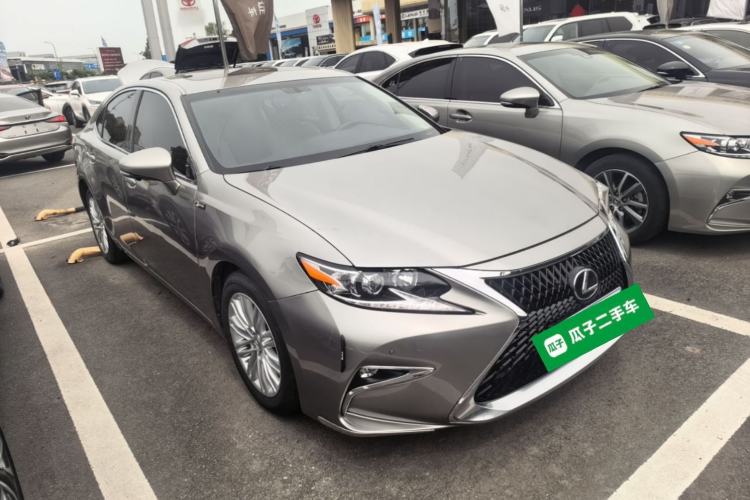 Used Lexus ES 2015 200 Elite Edition Front Right 45 Deg