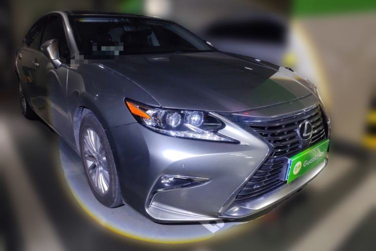 Used Lexus ES 2015 200 Elite Edition Front Right 45 Deg