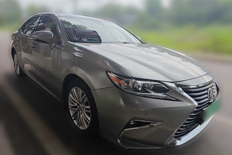 Used Lexus ES 2015 200 Comfort Edition Front Right 45 Deg