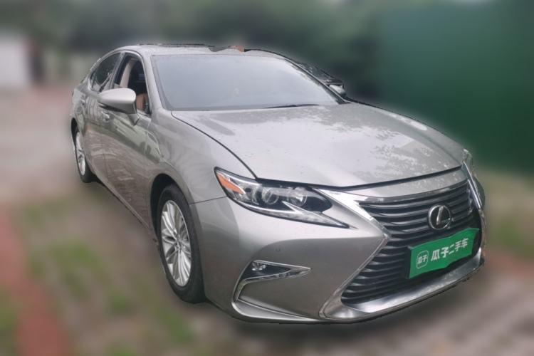 Used Lexus ES 2015 200 Elite Edition Front Right 45 Deg