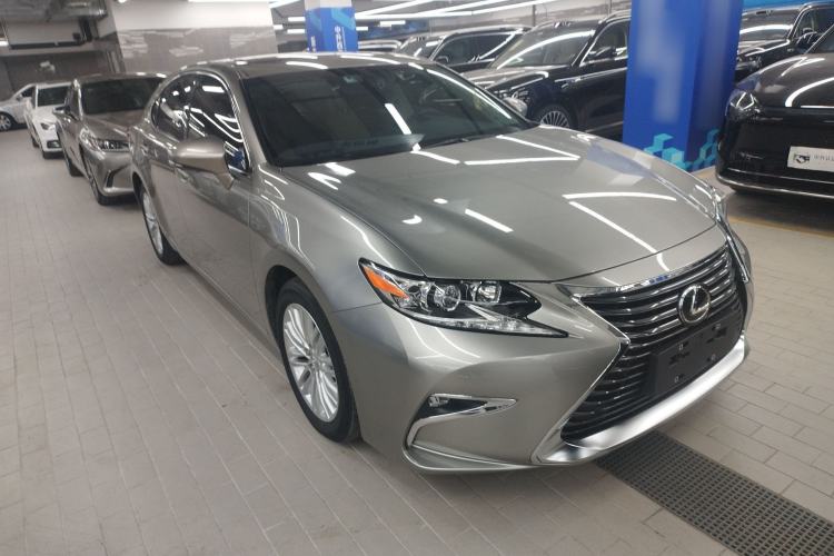 Used Lexus ES 2015 200 Elite Edition Front Right 45 Deg