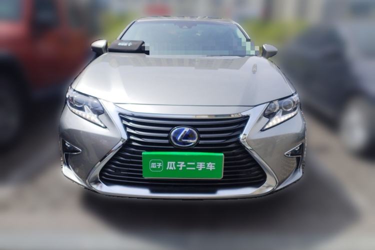 Used Lexus ES 2015 300h Comfort Edition Front
