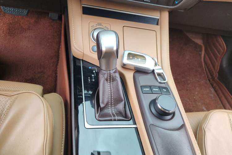 Used Lexus ES 2015 200 Elite Edition Gear Lever