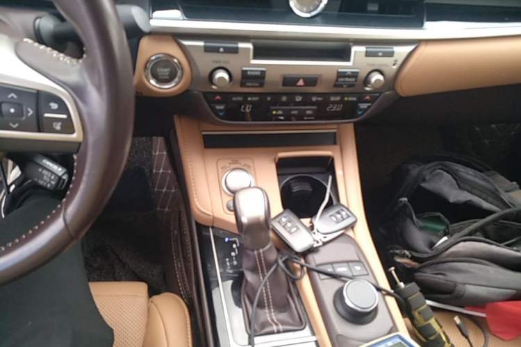 Used Lexus ES 2015 200 Elite Edition Gear Lever