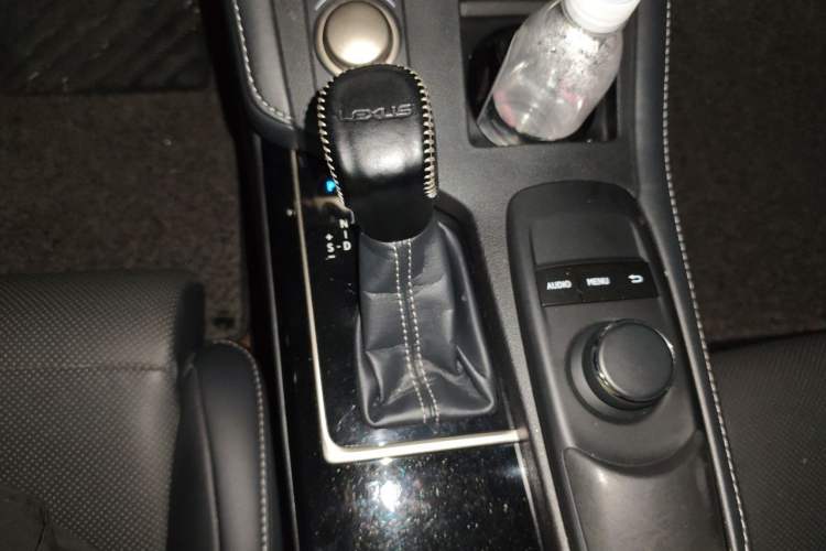 Used Lexus ES 2015 200 Elite Edition Gear Lever