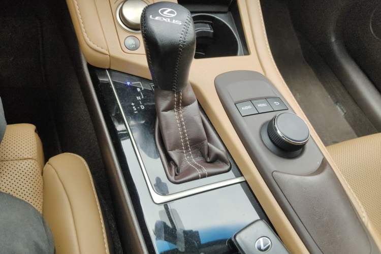 Used Lexus ES 2015 200 Elite Edition Gear Lever