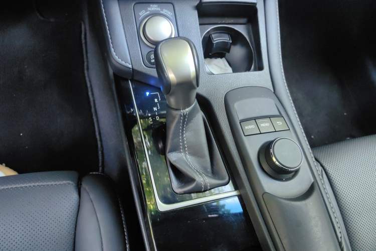 Used Lexus ES 2015 200 Elite Edition Gear Lever