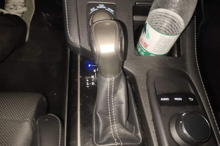 Used Lexus ES 2015 300h Comfort Edition Gear Lever