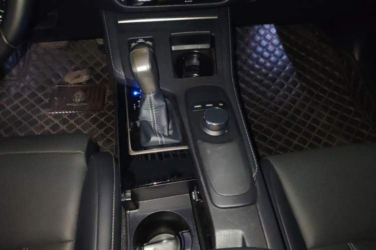 Used Lexus ES 2015 200 Elite Edition Gear Lever