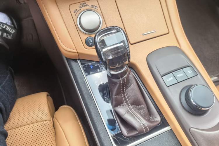 Used Lexus ES 2015 200 Elite Edition Gear Lever