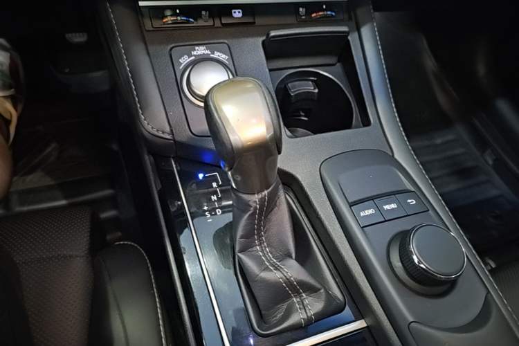 Used Lexus ES 2015 250 Elegant Edition Gear Lever