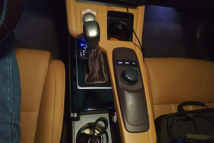 Used Lexus ES 2015 300h Comfort Edition Gear Lever
