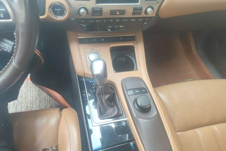 Used Lexus ES 2015 300h Luxury Edition Gear Lever