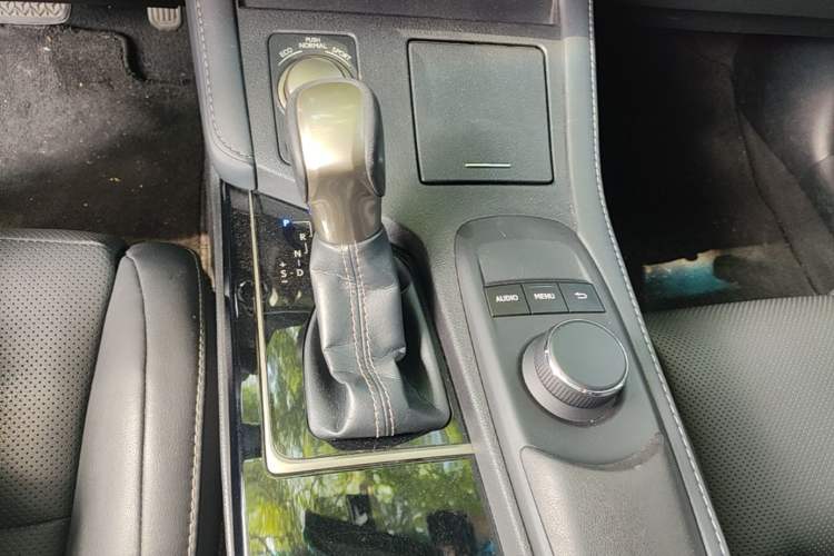 Used Lexus ES 2015 200 Elite Edition Gear Lever