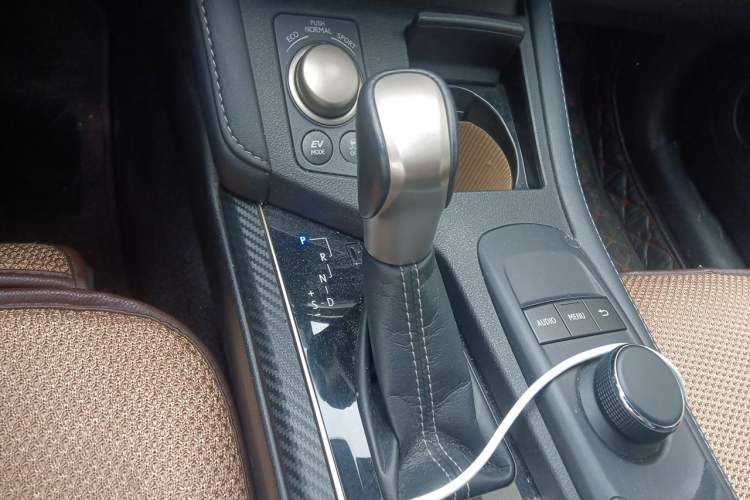 Used Lexus ES 2015 300h Comfort Edition Gear Lever