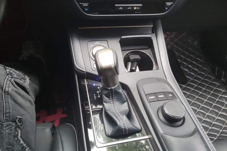 Used Lexus ES 2015 200 Elite Edition Gear Lever