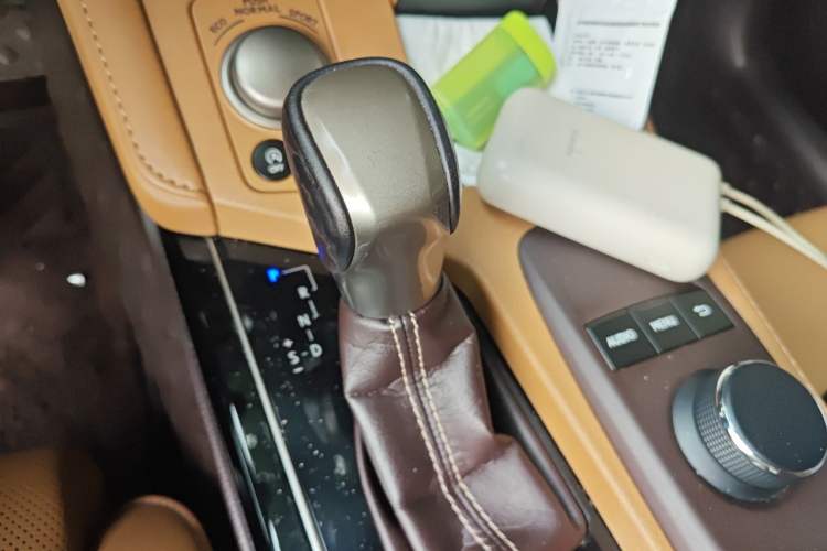 Used Lexus ES 2015 200 Comfort Edition Gear Lever