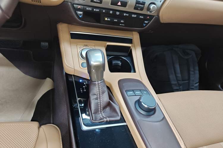 Used Lexus ES 2015 200 Elite Edition Gear Lever