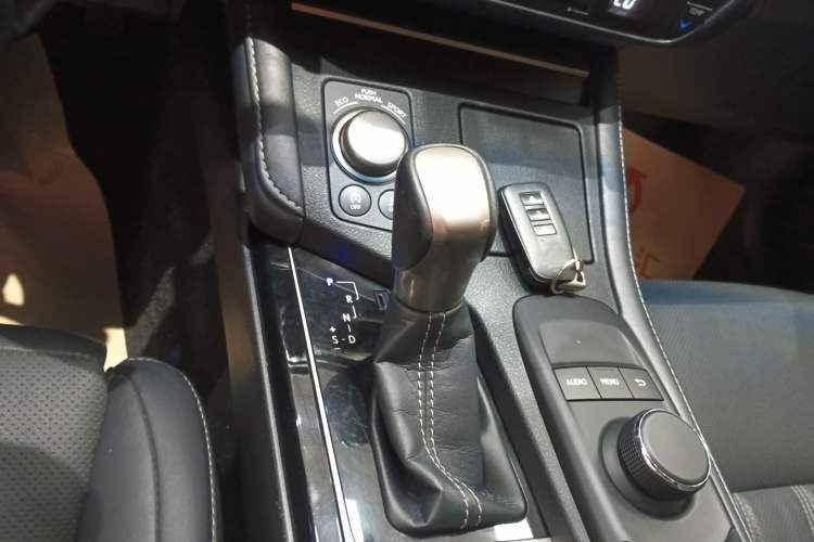 Used Lexus ES 2015 200 Elite Edition Gear Lever