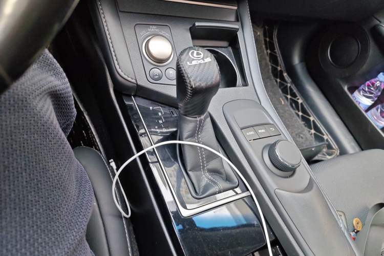 Used Lexus ES 2015 200 Elite Edition Gear Lever