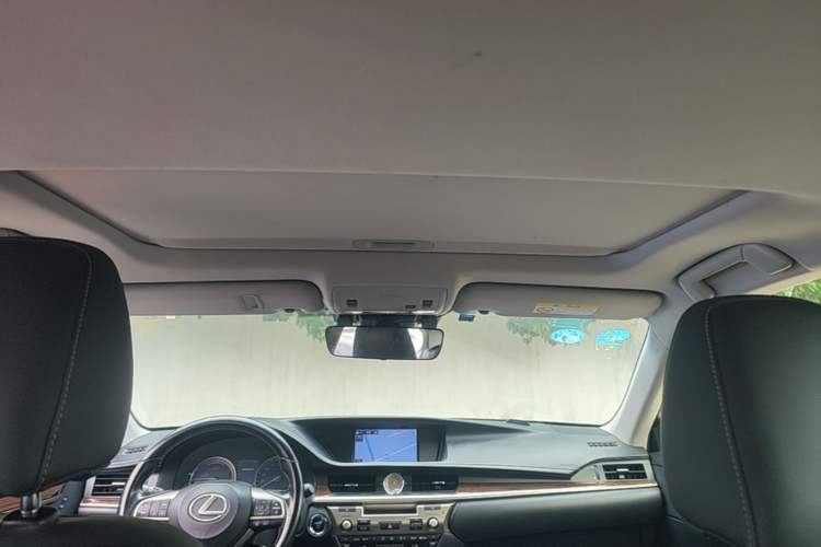 Used Lexus ES 2015 300h Luxury Edition Headliner