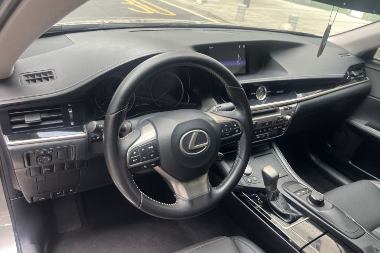 Used Lexus ES 2015 200 Elite Edition Interior 2