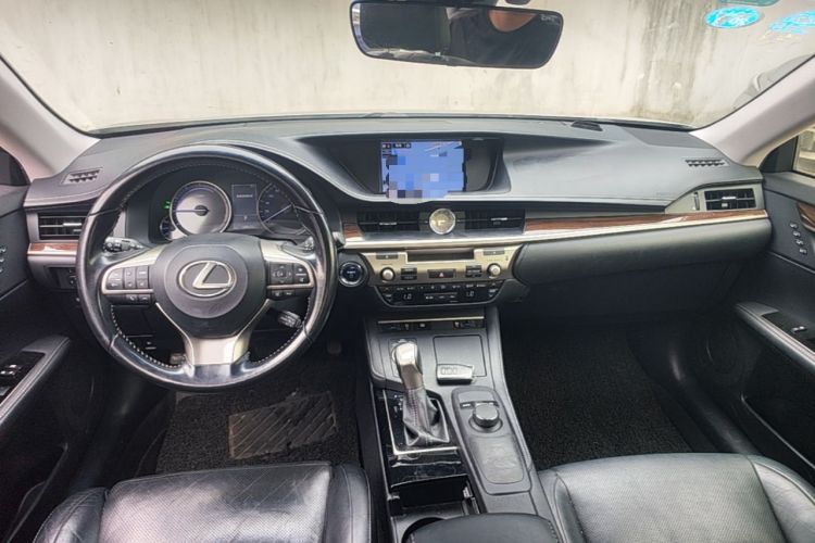 Used Lexus ES 2015 300h Luxury Edition Interior 2