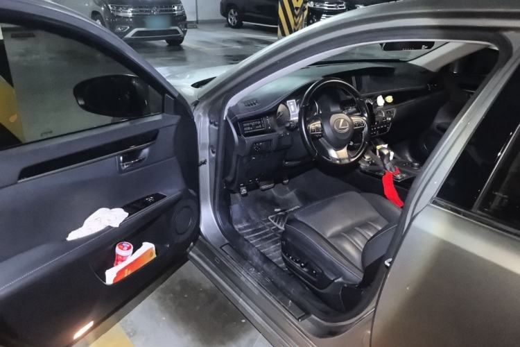 Used Lexus ES 2015 200 Elite Edition Interior 3