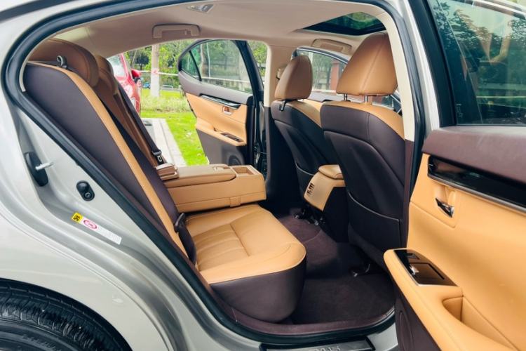 Used Lexus ES 2015 200 Elite Edition Interior 6