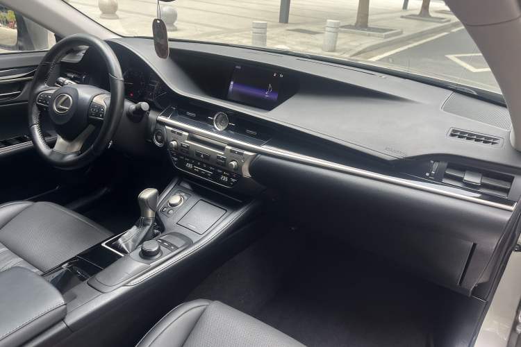 Used Lexus ES 2015 200 Elite Edition Interior 7