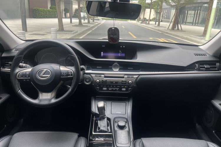 Used Lexus ES 2015 200 Elite Edition Interior 8