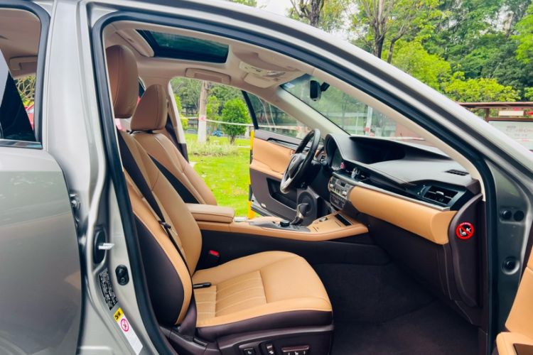 Used Lexus ES 2015 200 Elite Edition Interior 9